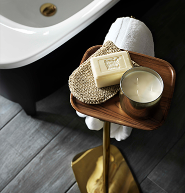 VitrA Eternity bath accessory stand with soap, mitt and candle on